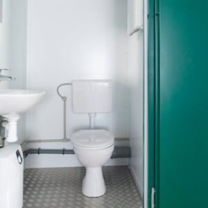 1+1 double mains toilet 8 ft x 5 ft