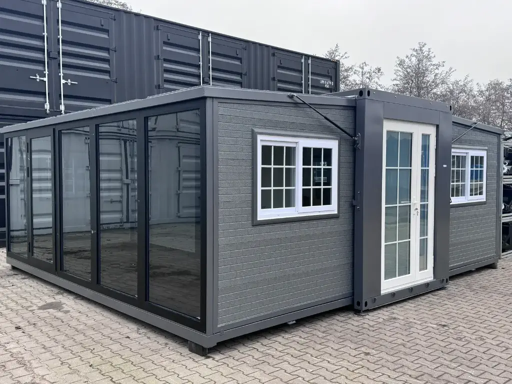 mobile living unit / tiny home / chalet with - image 2
