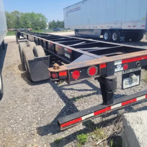 53 ft hyundai shipping container chassis – 2011